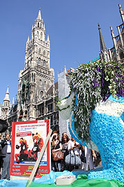 Werbung für den Bluemcorso in Ebbs machte man Anfang August auch beim Münchenr Gärtnertag mit einem besonders schönen Wagen (Foto: Martin Schmitz)